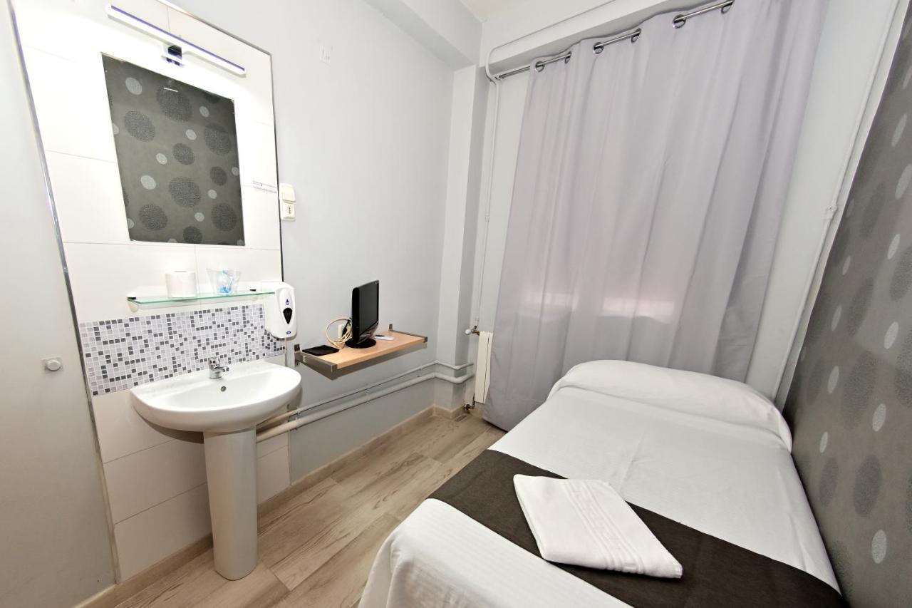 Quarto Individual com Banheiro Compartilhado
