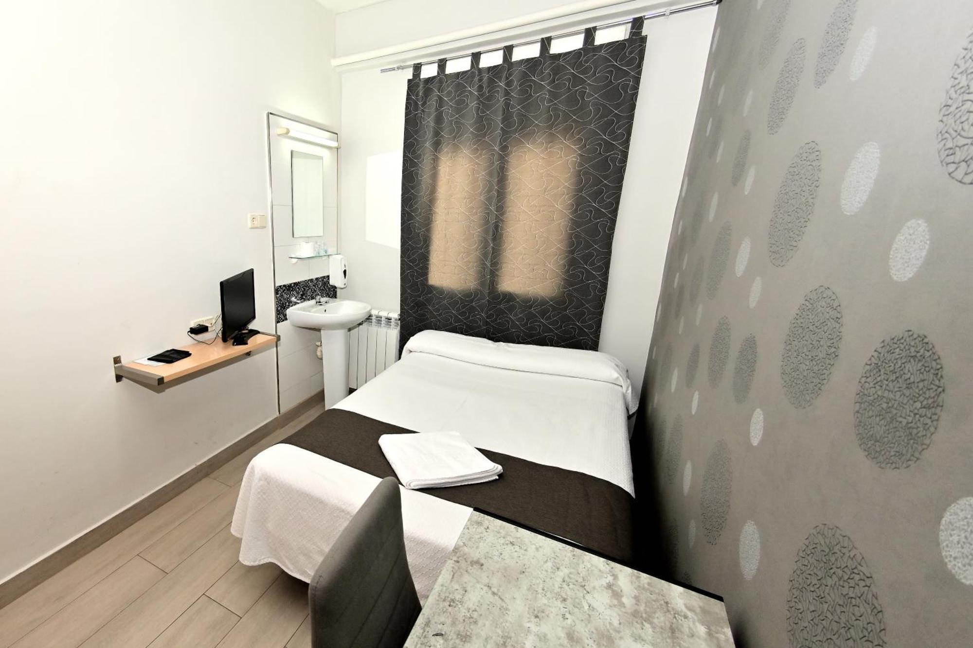 Quarto Individual Superior com Banheiro Compartilhado